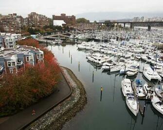 Rave Run Vancouver B C Runner S World