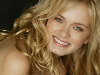 Sara Paxton Wallpaper