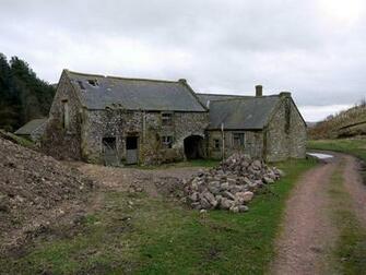 Old Farm Hut Wallpaper Picture