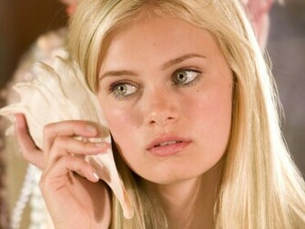Sara Paxton Wallpaper