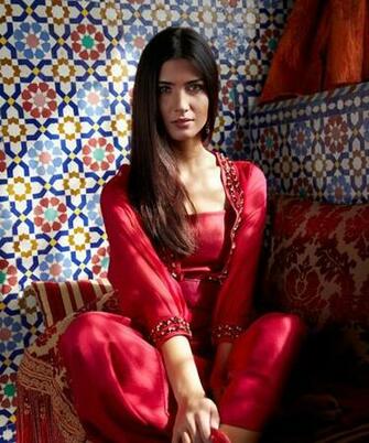 Four Unknown Facts About Urdu S Kala Paisa Pyar Hip Wallpaper