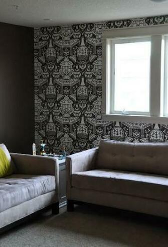 Clarence House Vase Wallpaper Of Fifty