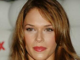 Amanda Righetti Face Wallpaper