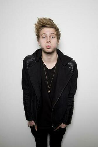 Luke Hemmings Wallpaper