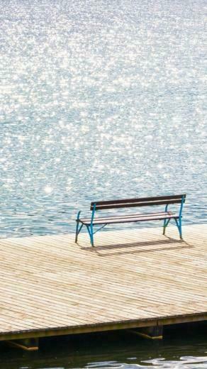 Water Spray iPhone Wallpaper HD
