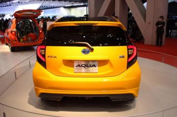 Cars Pictures Photos Features Toyota Aqua Wallpaper