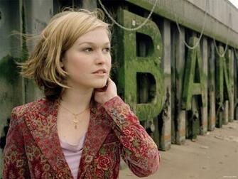 Julia Stiles Desktop Wallpaper In Widescreen