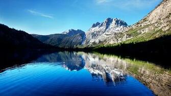 Beautiful Mountain Lake Wall Wallpaper
