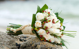 White Rose Bouquet Wallpaper