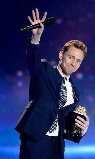 Actor Tom Hiddleston Wallpaper HD Hot