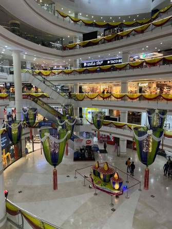 Captivating Shopping Mall Atrium Wallpaper