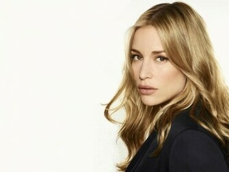 Piper Perabo Wallpaper