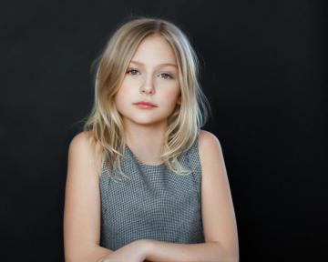 Alyvia Alyn Lind Wallpaper For Desktop Broken Panda