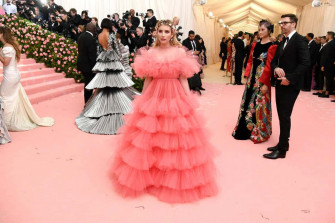 Glamorous Celebrities At Met Gala Red Carpet Wallpaper