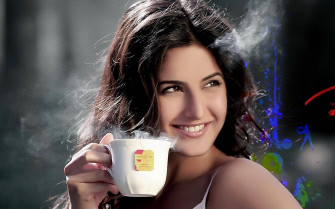 En Gl Ckliche Katrina Kaif Wallpaper