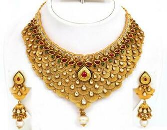 Simple Gold Necklace Wallpaper