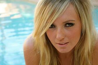 Jessica Nigri Blonde Blue Close Up Face Girl