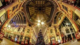 London Street At Christmas In Fish Eye Wallpaper