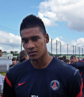 Goalkeeper Alphonse Areola Up Wallpaper