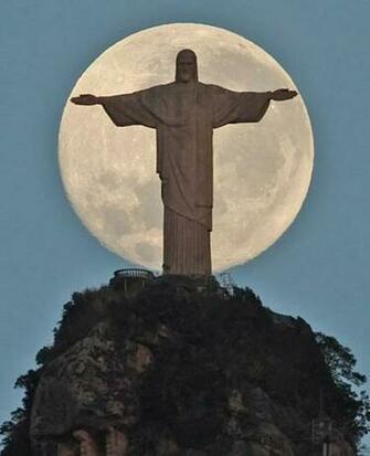 Wallpaper Of Christ The Redeemer Statue Brazil Shinning