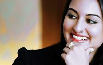 Sonakshi Sinha Wallpaper HD Bollywood Actress Image
