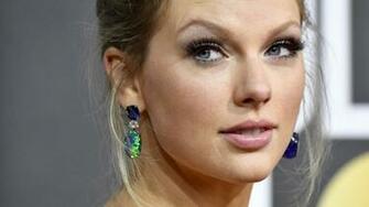 Taylor Swift S Golden Globes Dress Is Super Trendy For