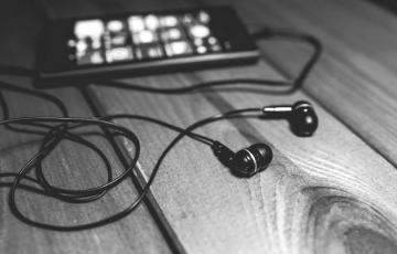 Desk Music Headphones Earphones HD Wallpaper High Resolution