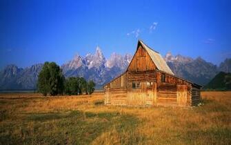 Wooden Mountain Cabin Wallpaper