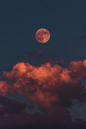 Talking To The Moon R Mobilewallpaper