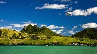 Low Driver Beautiful Summer Mountains Wallpaper