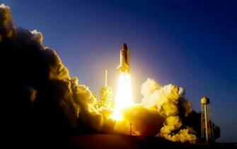 Fire Smoke Space Shuttle Rocket Skyscapes Wallpaper