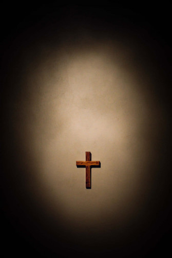 Worshiping In The Beautiful Golden Light Of God Wallpaper