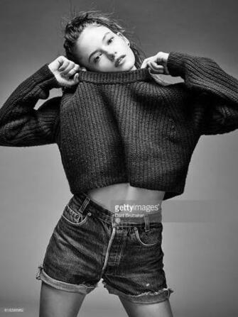 Mackenzie Foy Verge November In