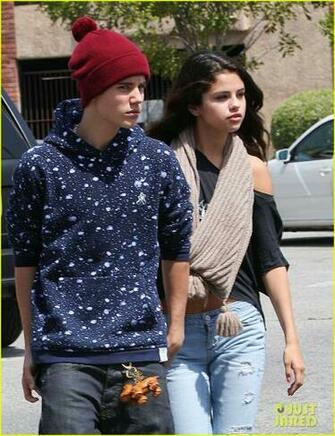 Justin Bieber Selena Gomez Panera Pair Photo