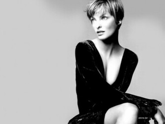 Linda Evangelista Wallpaper
