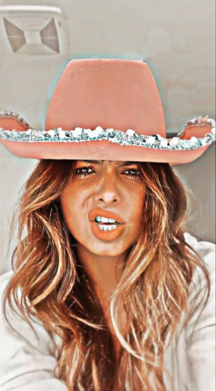 Tiktok Personality Addison Rae Pfp In Cowgirl Hat