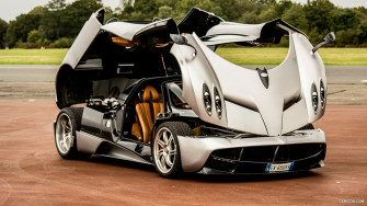 Stunning Pagani Huayra HD Wallpaper