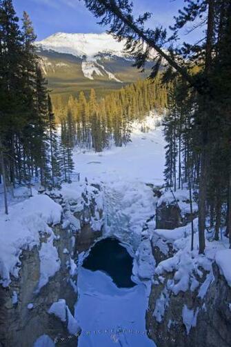 Wallpaper Background Snow Covered Rocky Mountains Winter Scenery