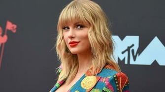 This Taylor Swift Fan Theory Suggests Folklore Is One Complete