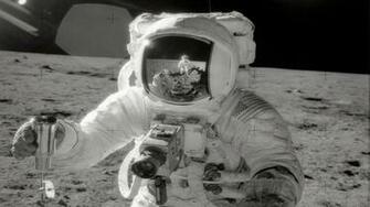 Wallpaper Astronaut High