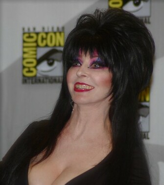 Elvira Mistress Of The Dark Wallpaper