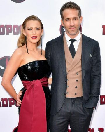 Blake Lively Ryan Reynolds Walk Hand In Nyc People