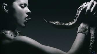 Wallpaper Eva Herzigova With Snake X HDtv 1080p