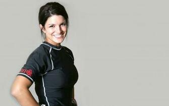 Fotos Gina Carano With A Gun Wallpaper For iPad