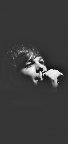 Black And White Louis Tomlinson 4gfsvwpkzbqz4py2 Wallpaper