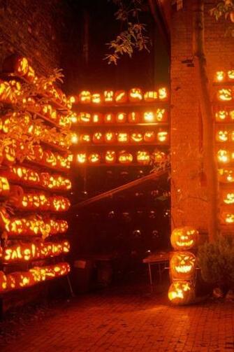HD Cool Halloween Pumpkins iPhone Wallpaper Background