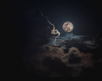 Luna Wallpaper