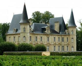Chateau Pichon In Medoc Wallpaper HD