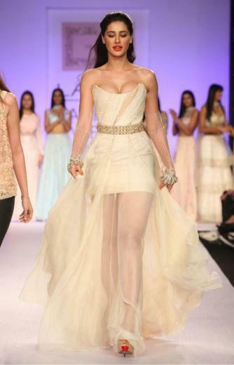 Nargis Fakhri Ramp Walk Photos Stills Hot Pics Image