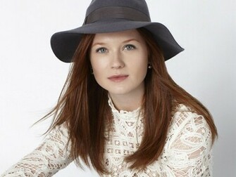 Bonnie Wright Wallpaper